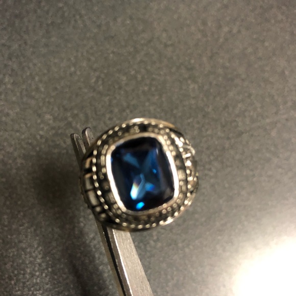 Class ring - Picture 1 of 6